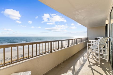 Seawinds Escape for 8! Stunning Ocean views,Seasonal Savings Apartment in North Myrtle Beach