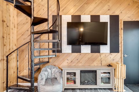 Iron River Retreat with Sauna Walk to Ski Brule! Apartment in Wisconsin