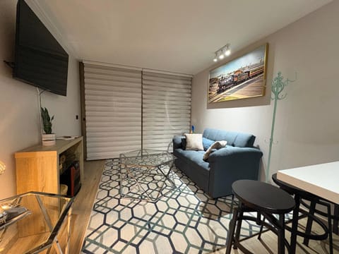 Communal lounge/ TV room, TV and multimedia, Living room, Seating area, Dining area