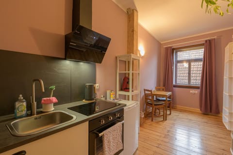 Kitchen or kitchenette, Dining area, pet friendly, stove