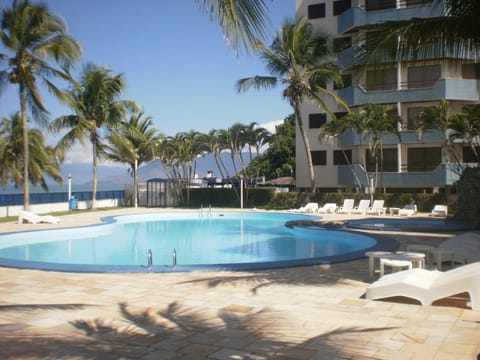Day, Swimming pool