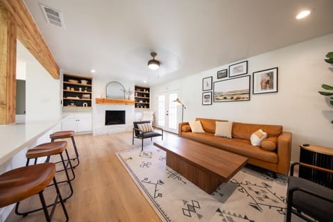 Communal lounge/ TV room, Living room, Seating area, fireplace, flat iron