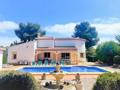 Property building, Patio, Day, Pool view, Swimming pool, sunbed