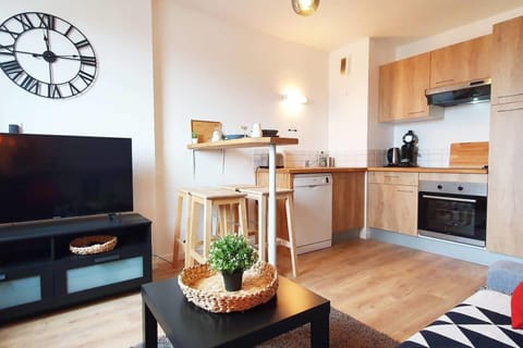 TV and multimedia, Kitchen or kitchenette, Living room, Dining area