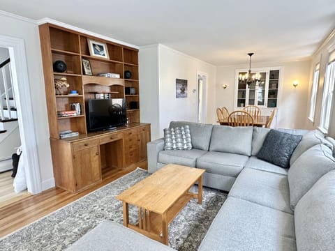 TV and multimedia, Living room, Seating area