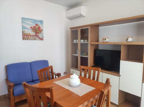 Living room, Dining area, air conditioner