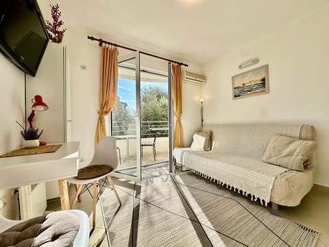 Bed, View (from property/room), Balcony/Terrace, Living room, Photo of the whole room, Seating area, Bedroom