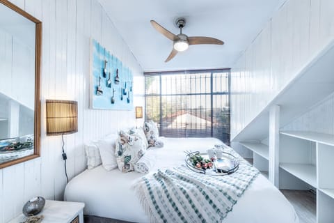Bed, Photo of the whole room, Bedroom, fireplace