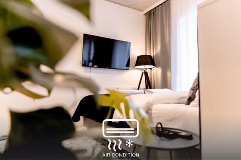 TV and multimedia, Photo of the whole room, Bedroom