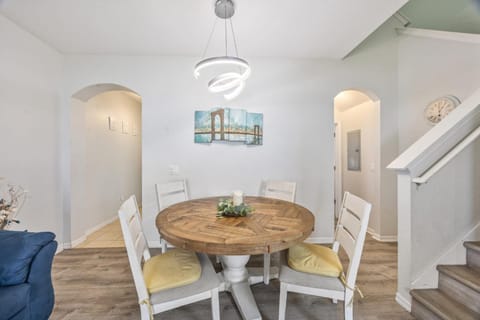 Cozy Stylish Townhome House in Four Corners