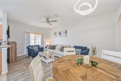 Cozy Stylish Townhome House in Four Corners