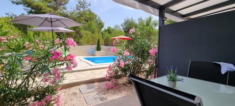 Garden, Dining area, Pool view, Swimming pool