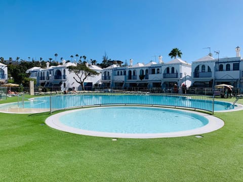 Property building, Day, Garden, Garden view, Pool view, Swimming pool, sunbed