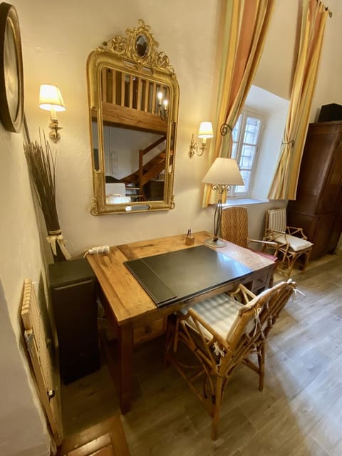 Mas de Veroncle, piscine et quiétude à Gordes Farm Stay in Gordes