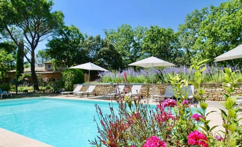Mas de Veroncle, piscine et quiétude à Gordes Farm Stay in Gordes