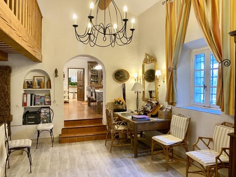 Mas de Veroncle, piscine et quiétude à Gordes Farm Stay in Gordes