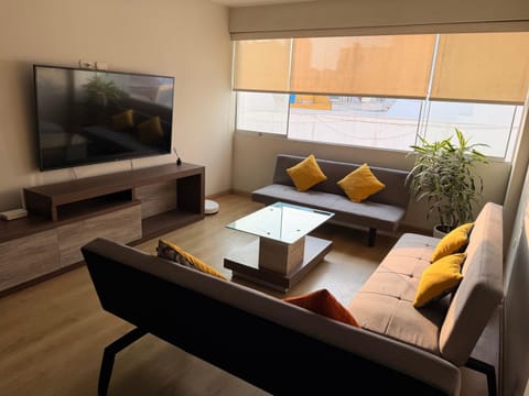 TV and multimedia, Living room, Seating area, Evening entertainment