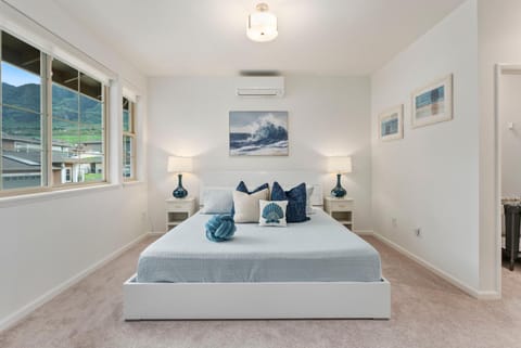 Bed, Decorative detail, Bedroom, Mountain view, air conditioner
