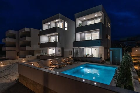 Property building, Swimming pool