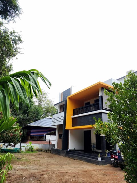 Property building, Day, Garden, Garden view, Parking
