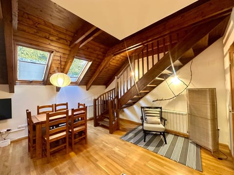 TV and multimedia, Living room, Seating area, Dining area
