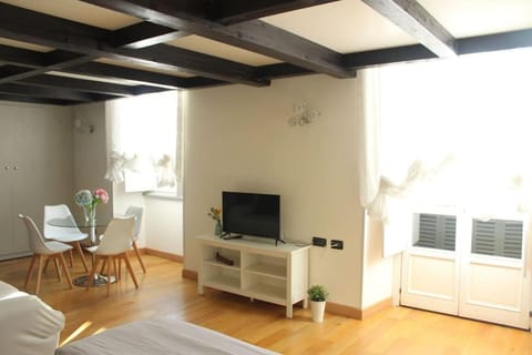 TV and multimedia, Living room, Dining area