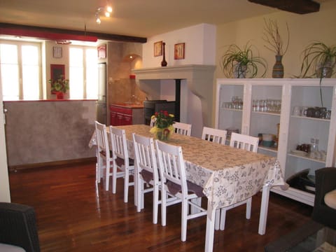 Property building, Kitchen or kitchenette, Living room