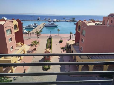 View (from property/room), Balcony/Terrace, Location