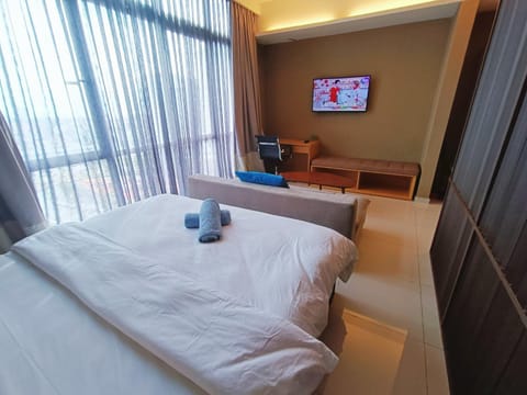 Bed, TV and multimedia, Bedroom