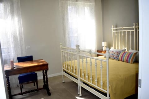 Bed, Photo of the whole room, Bedroom, cot