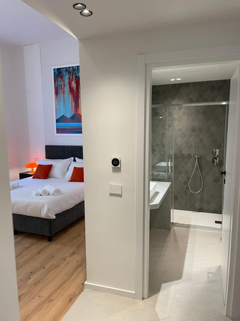 Shower, Bed, Bathroom, Photo of the whole room, Bedroom, towels