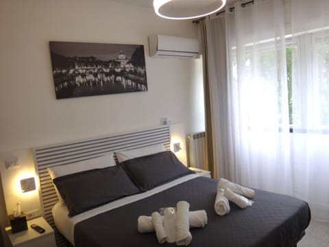 Bed, Bedroom, air conditioner