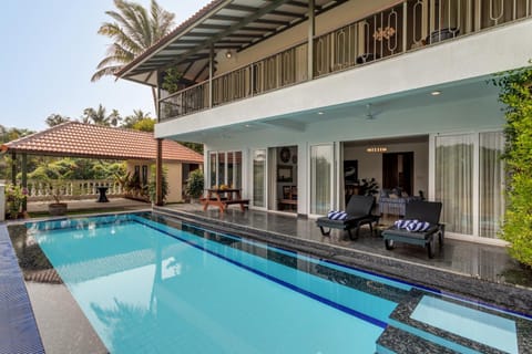 Property building, Patio, Day, View (from property/room), Balcony/Terrace, Pool view, Swimming pool, sunbed