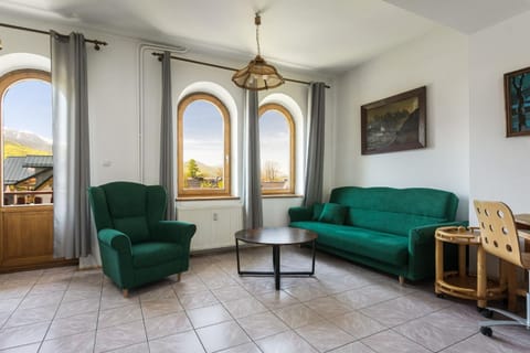 Communal lounge/ TV room, Living room, Seating area