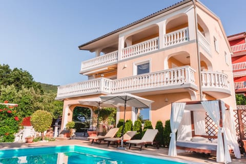 Property building, Balcony/Terrace, Swimming pool