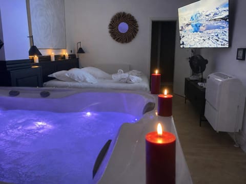 Bed, TV and multimedia, Spa and wellness centre/facilities, heating, towels