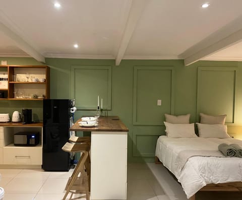 Bed, Kitchen or kitchenette