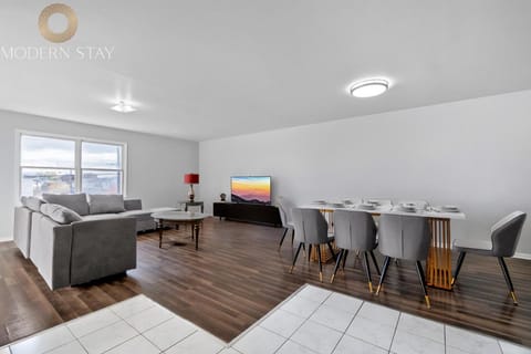 TV and multimedia, Living room, Seating area, Entertainment