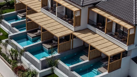 Property building, Swimming pool