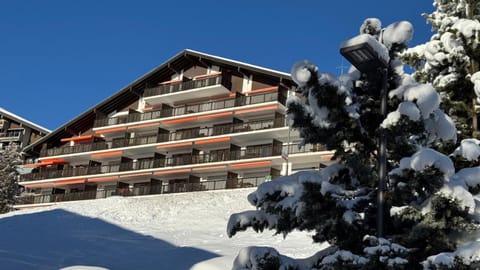 Crans Montana spacious 80m2 apartment with stunning view & bus stop outside Apartment in Crans-Montana