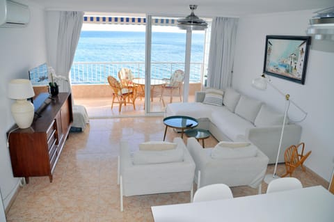 TV and multimedia, View (from property/room), Balcony/Terrace, Dining area, Sea view