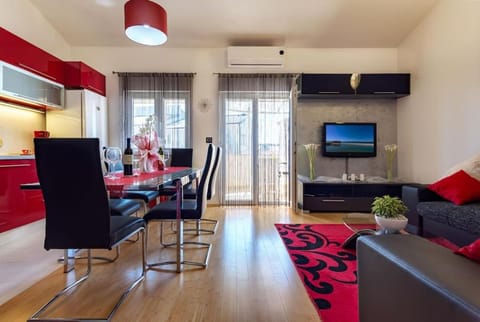 Communal lounge/ TV room, Living room, Dining area