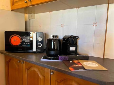 Coffee/tea facilities, toaster