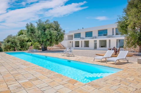 Property building, Day, Garden, Garden view, Pool view, Swimming pool, Swimming pool, sunbed