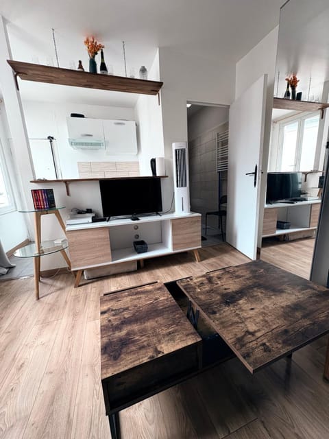 Studio equipé, lumineux a Paris Apartment in Paris