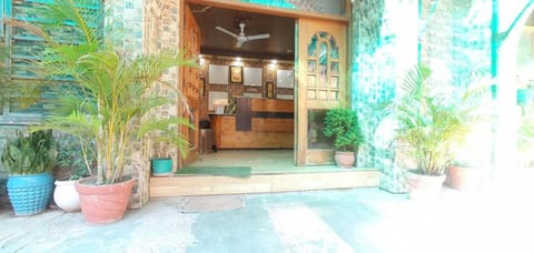 Facade/entrance