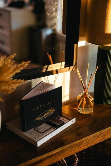 Glamp House Lake and Mountain Views Hot Tub by Hiawassee Glamping House in Hiawassee