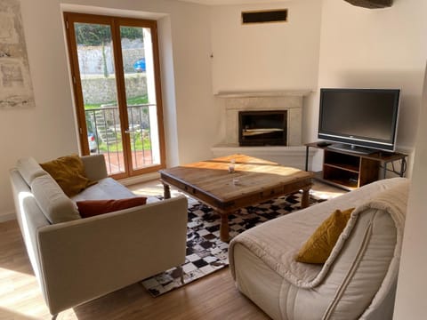 Communal lounge/ TV room, Living room, Seating area