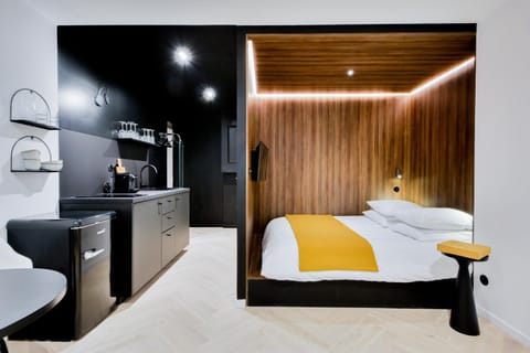 Bed, Kitchen or kitchenette, Photo of the whole room, Bedroom