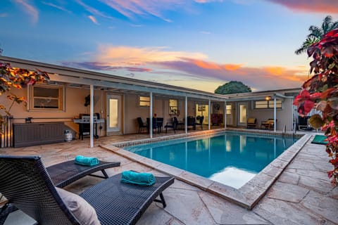 Patio, Lounge or bar, Seating area, Pool view, Swimming pool, Sunrise, Sunset